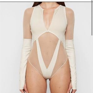 Maniere de vois - high leg effect vegan leather bodysuit in beige - US 2